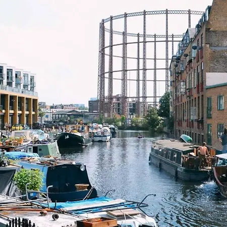 Beautiful Apartment Right Off Of Broadway Market London Exterior photo