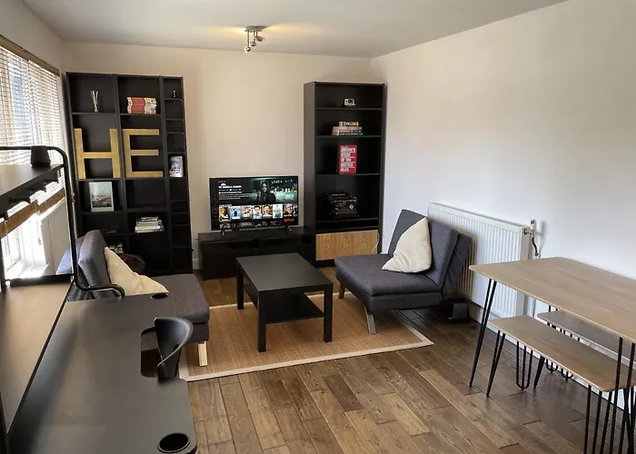 Beautiful Apartment Right Off Of Broadway Market