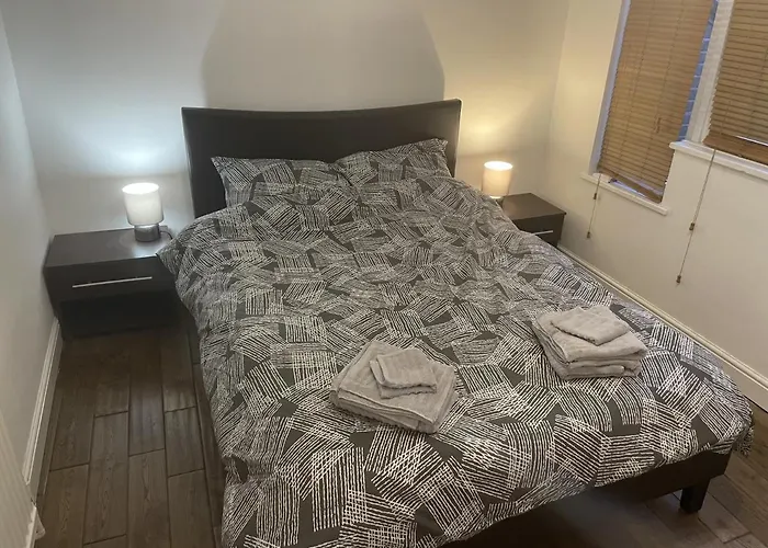 Beautiful Apartment Right Off Of Broadway Market